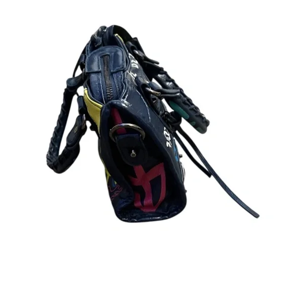 Graffiti Women's Leather Handbag Shoulder Bag with Zipper Closure - Picture 8 of 15